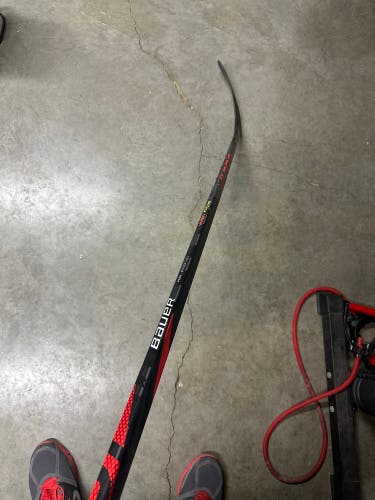 Senior Right Handed P92M Vapor FlyLite Hockey Stick