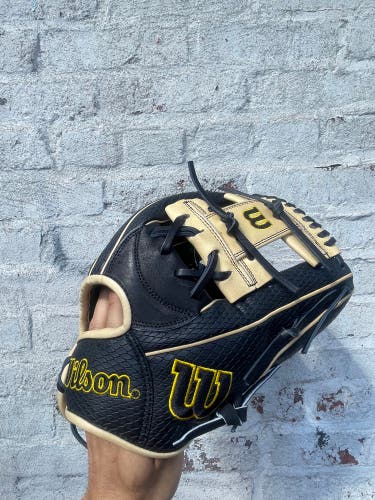 2023 Infield 11.5" Wilson A2000 Infield Baseball Glove