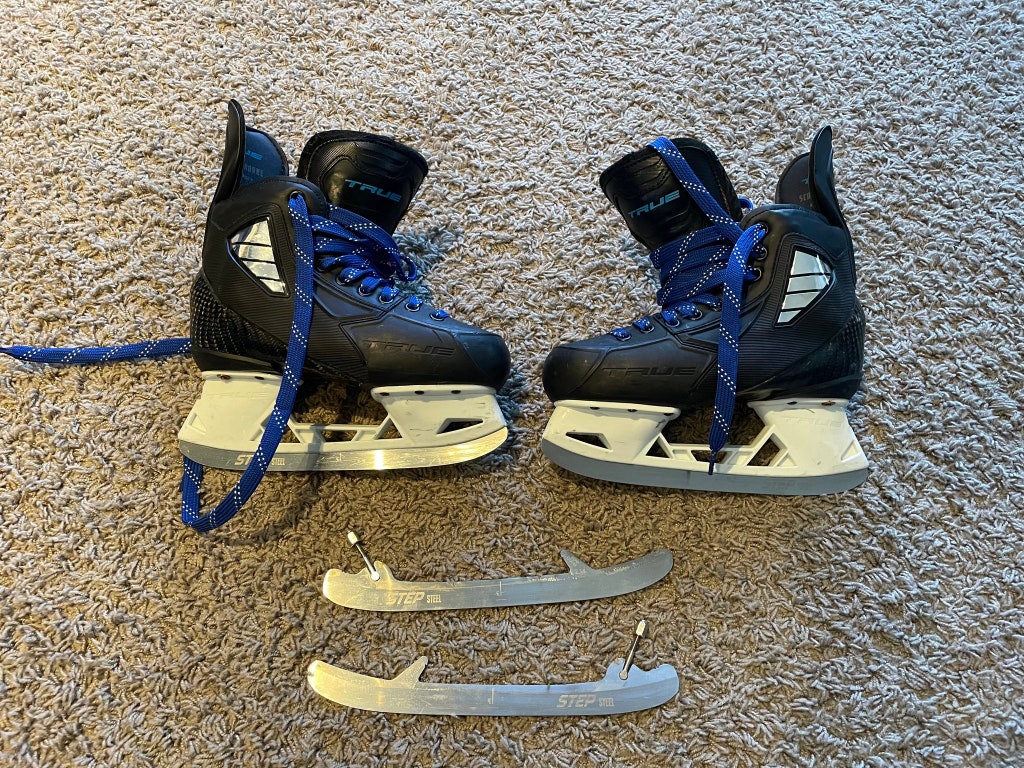 Used Intermediate True Pro Custom Hockey Skates Size 4.5