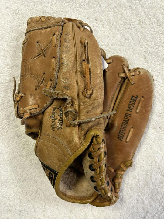 Used Wilson A2164 11 1 2" Fielders Gloves
