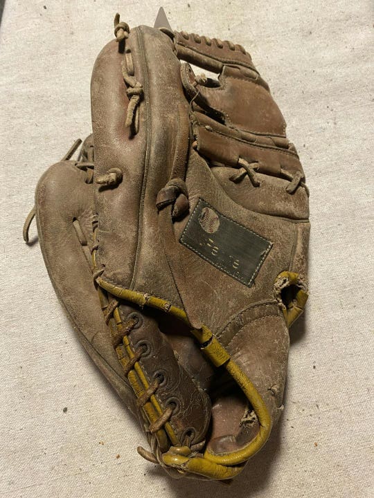 Used 0025 12 3 4" Baseball & Softball Fielders Gloves