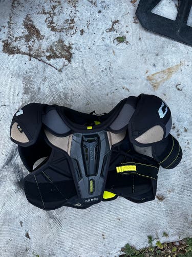 Used Large CCM  AS580 Shoulder Pads
