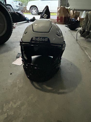 BRAND NEW *2024* Medium Riddell SpeedFlex Helmet