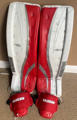 Vaughn Ventus LT80 36”+2 goalie pads - Mint
