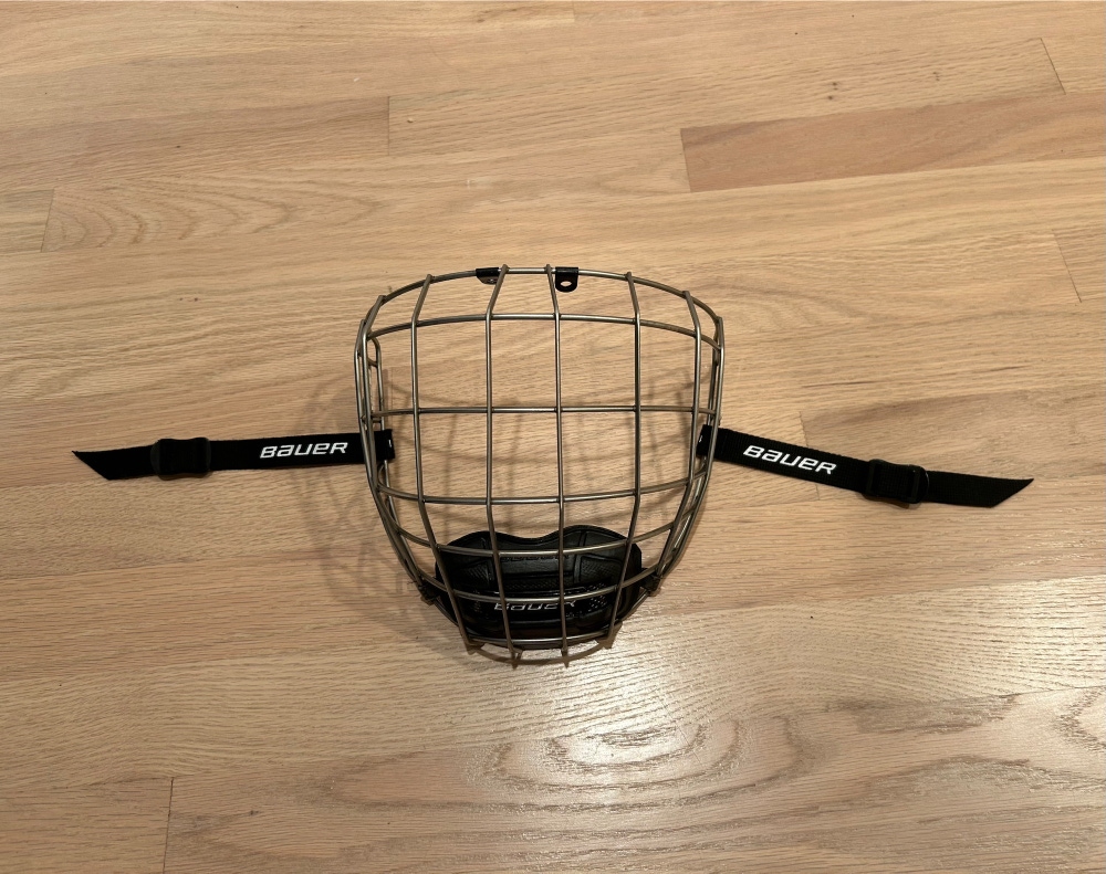 Medium Bauer Full Cage Profile III Facemask Excellent Condition