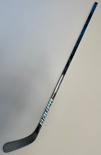 Intermediate Bauer Nexus Geo Hockey Stick, RH, 55 Flex, P88