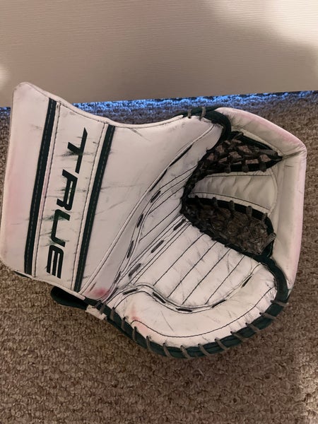 Green And White True L87 Goalie Glove —590 Break Offset T