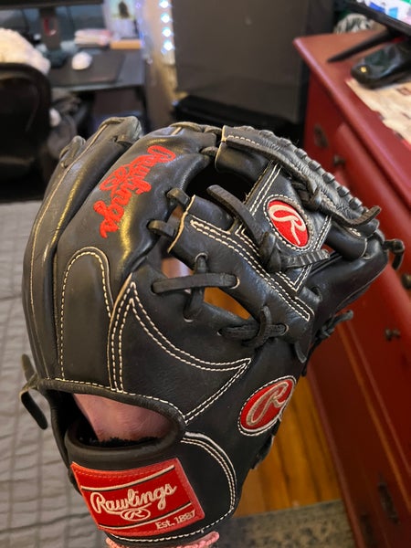Right Hand Throw 11.25" Heart of the Hide Baseball Glove