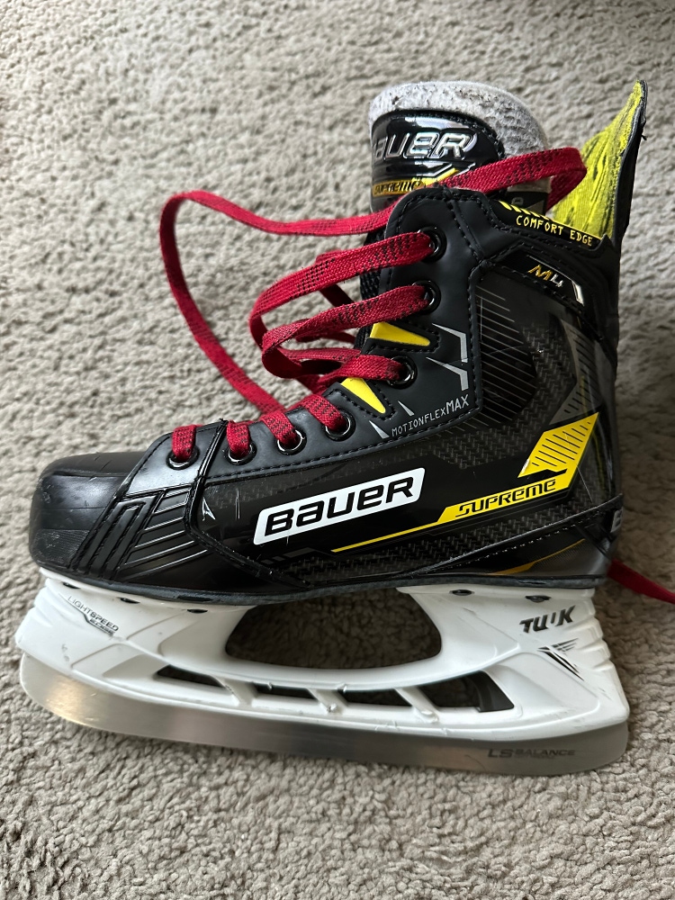 Junior Bauer Regular Width Size 3 Supreme M4 Hockey Skates