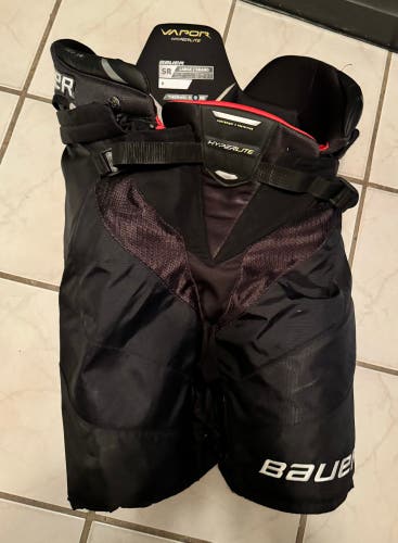 Used Large Bauer Vapor Hyperlite Hockey Pants
