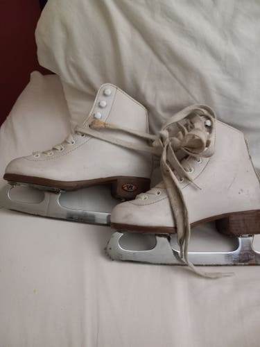 Used Riedell Figure Skates Junior size 12