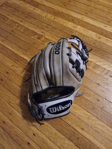 Used Right Hand Throw Infield Wilson A2000 Baseball Glove 11.5"