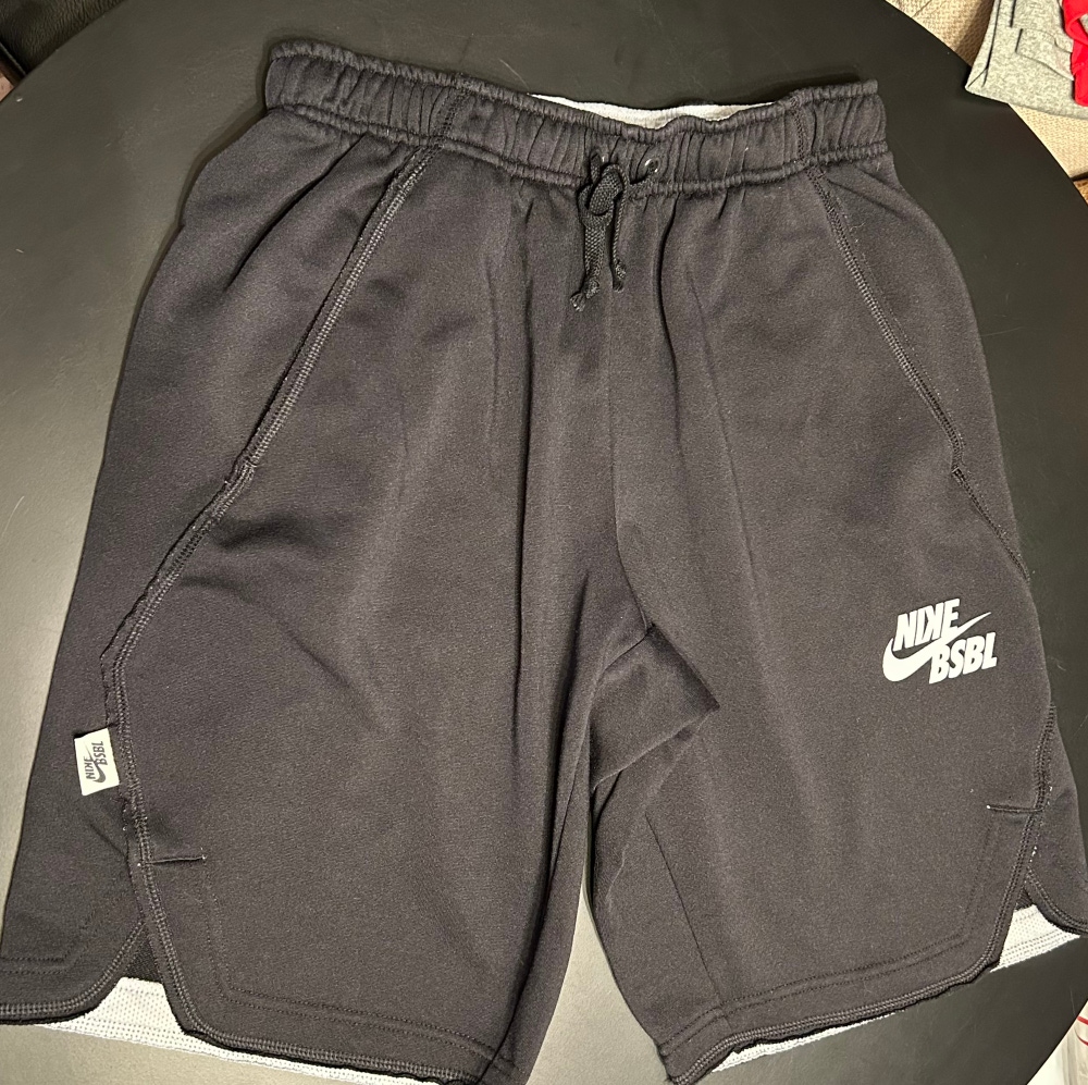 Nike baseball shorts men’s medium
