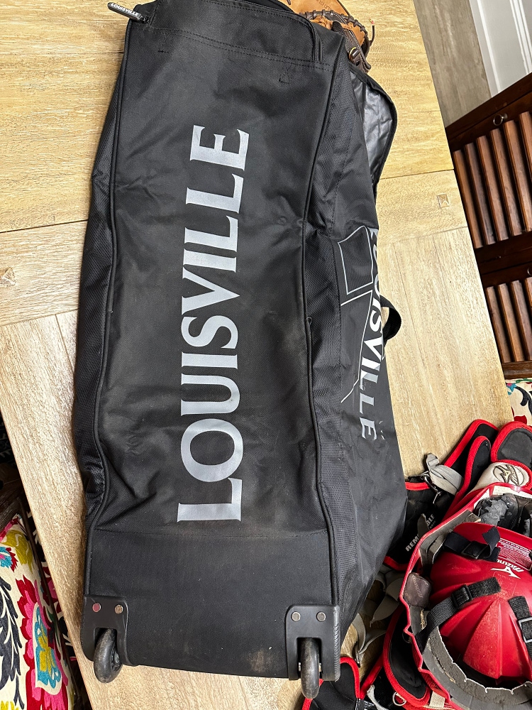 Louisville Slugger Omaha Rig Wheeled Bag