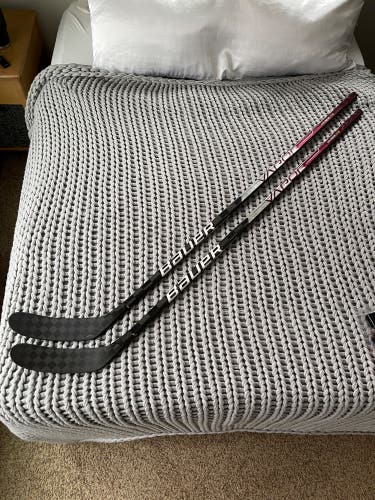 Senior Right Handed P28M 2 Pack Vapor Hyperlite Hockey Stick