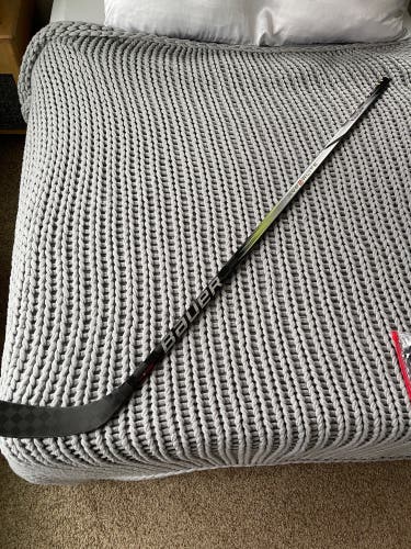 Senior Right Handed P92  Vapor Hyperlite 2 Hockey Stick