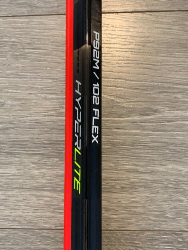 New Bauer Vapor Hyperlite Hockey Stick - P92M/102 Flex