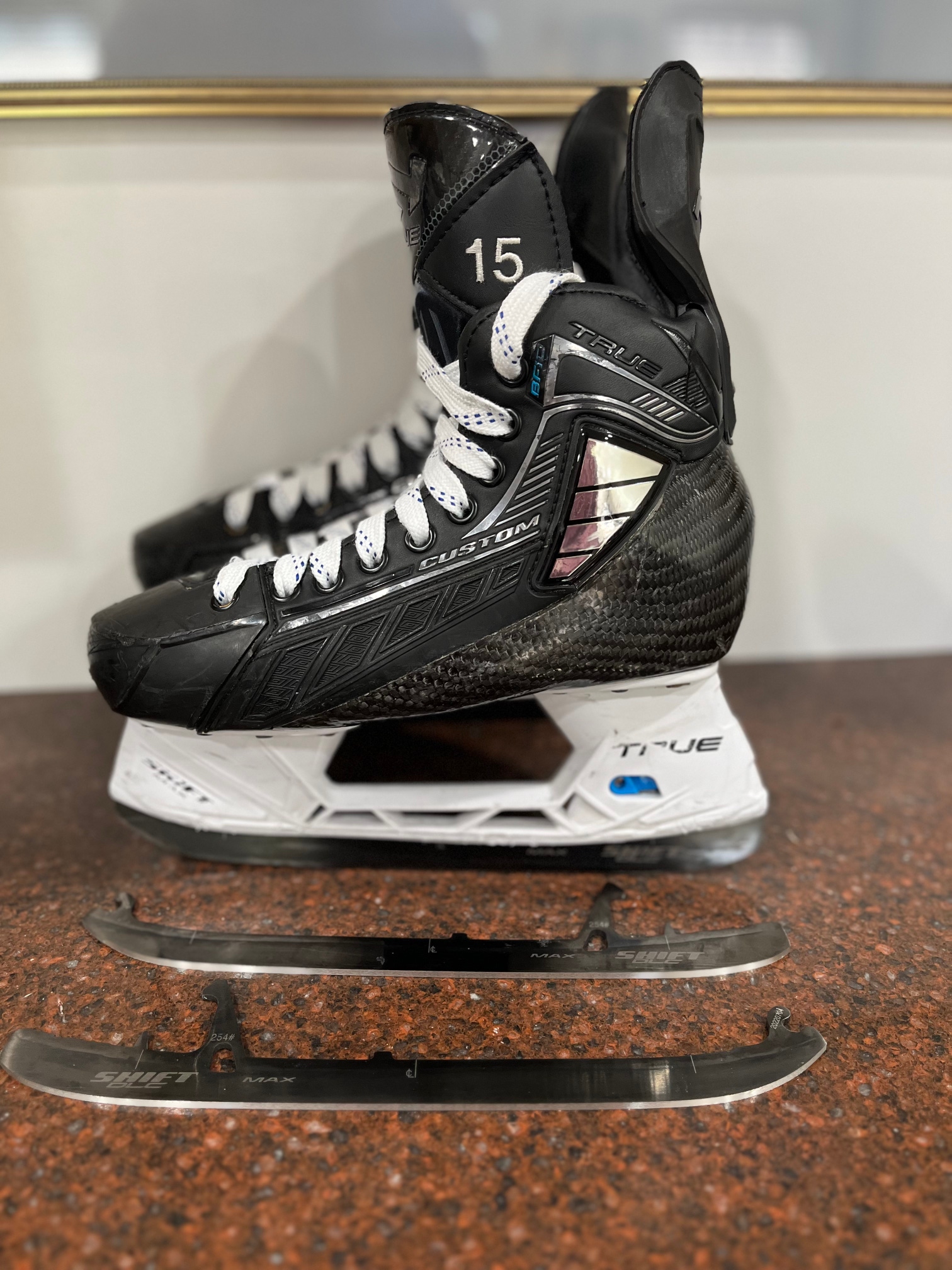 Senior Used True Pro Custom Hockey Skates Regular Width Pro Stock Size 6.5