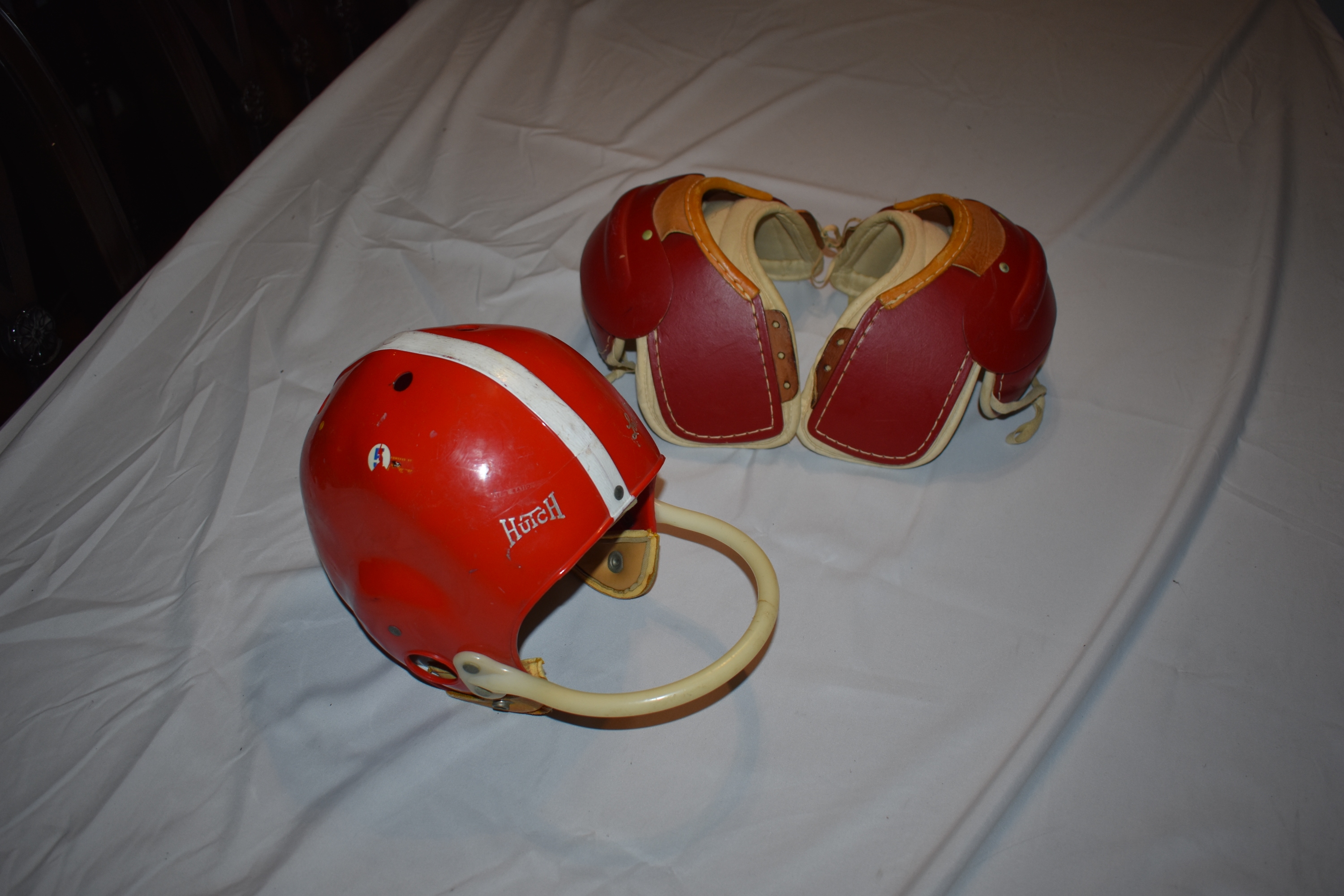 Vintage Youth Hutch S-18 Football Shoulder Pads with Medium Lou Groza #5 Medium Helmet