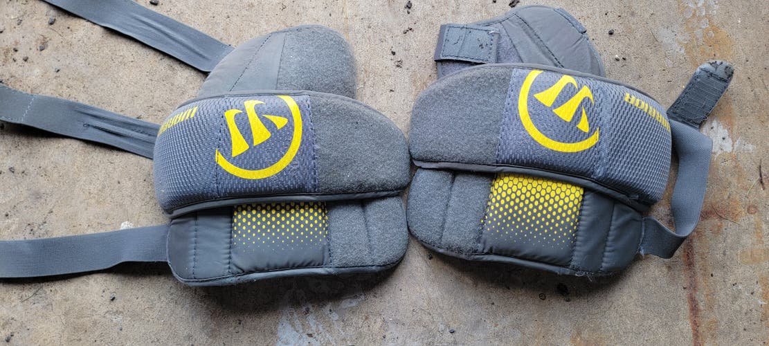 Used Warrior Intermediate Knee Pads