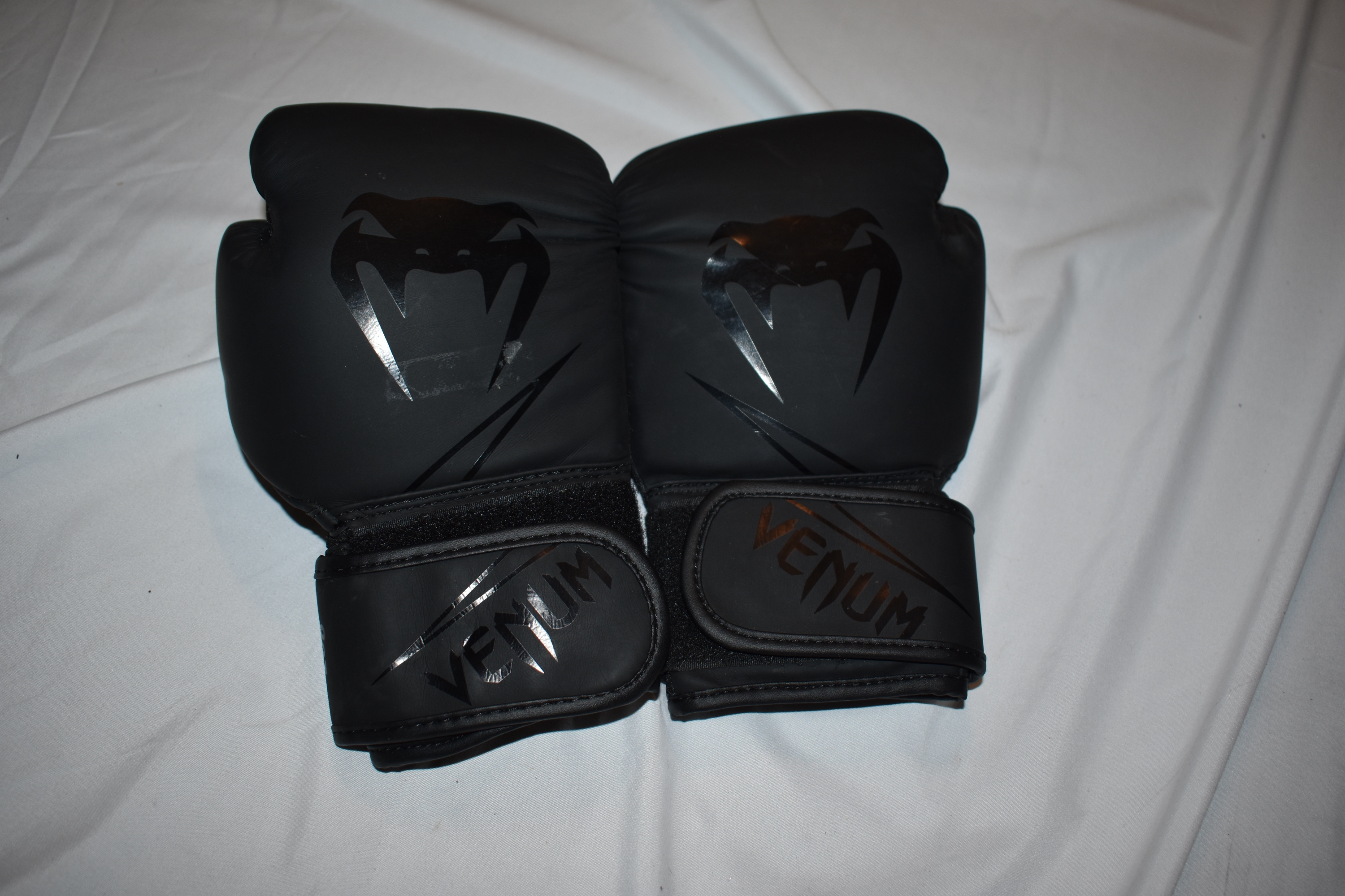 Venom Boxing Gloves, Black, 8oz - Great Condition!