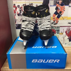 Intermediate New Bauer Supreme UltraSonic Hockey Skates
