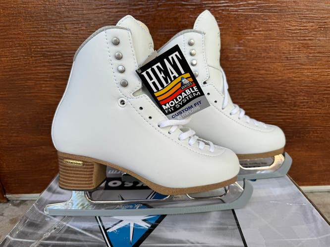 New Jackson Ultima B Adult 4.5 Freestyle Figure Skates