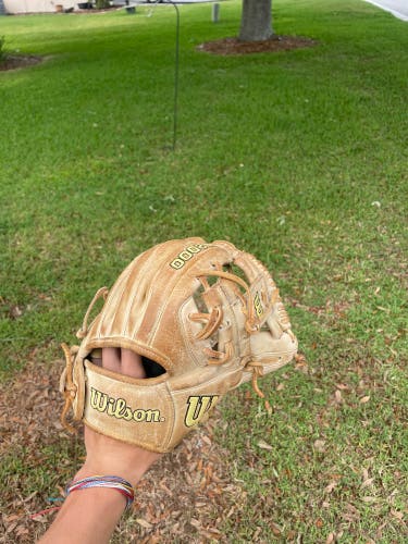 Used Right Hand Throw 11.5" A2000 Baseball Glove