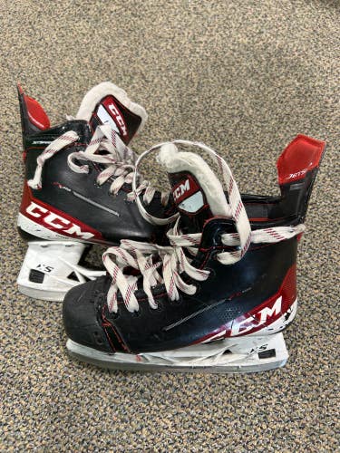 Used Junior CCM JetSpeed FT485 Hockey Skates Regular Width Size 2.5