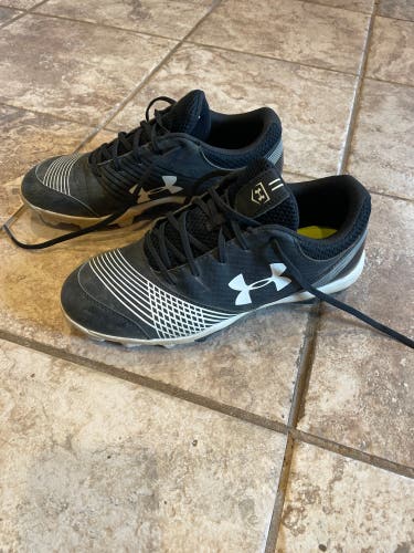 Under Armour baseball or softball cleats size 7