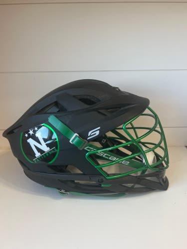 LIGHTLY USED - Cascade S Helmet