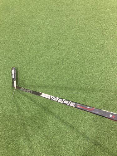 New Intermediate Bauer Vapor 3X Right Handed Hockey Stick P92