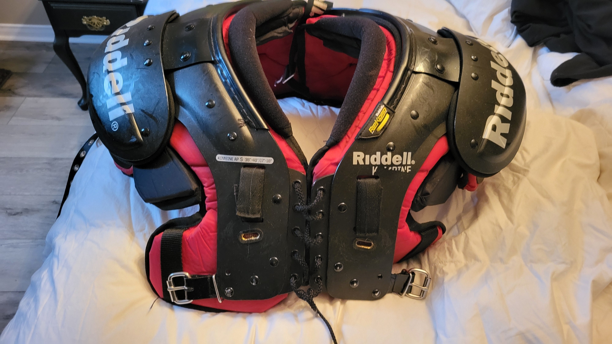 New Adult Medium Riddell Kombine Shoulder Pads