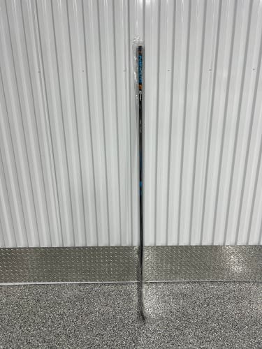 Senior Right Handed P28 Nexus E5 Pro Hockey Stick