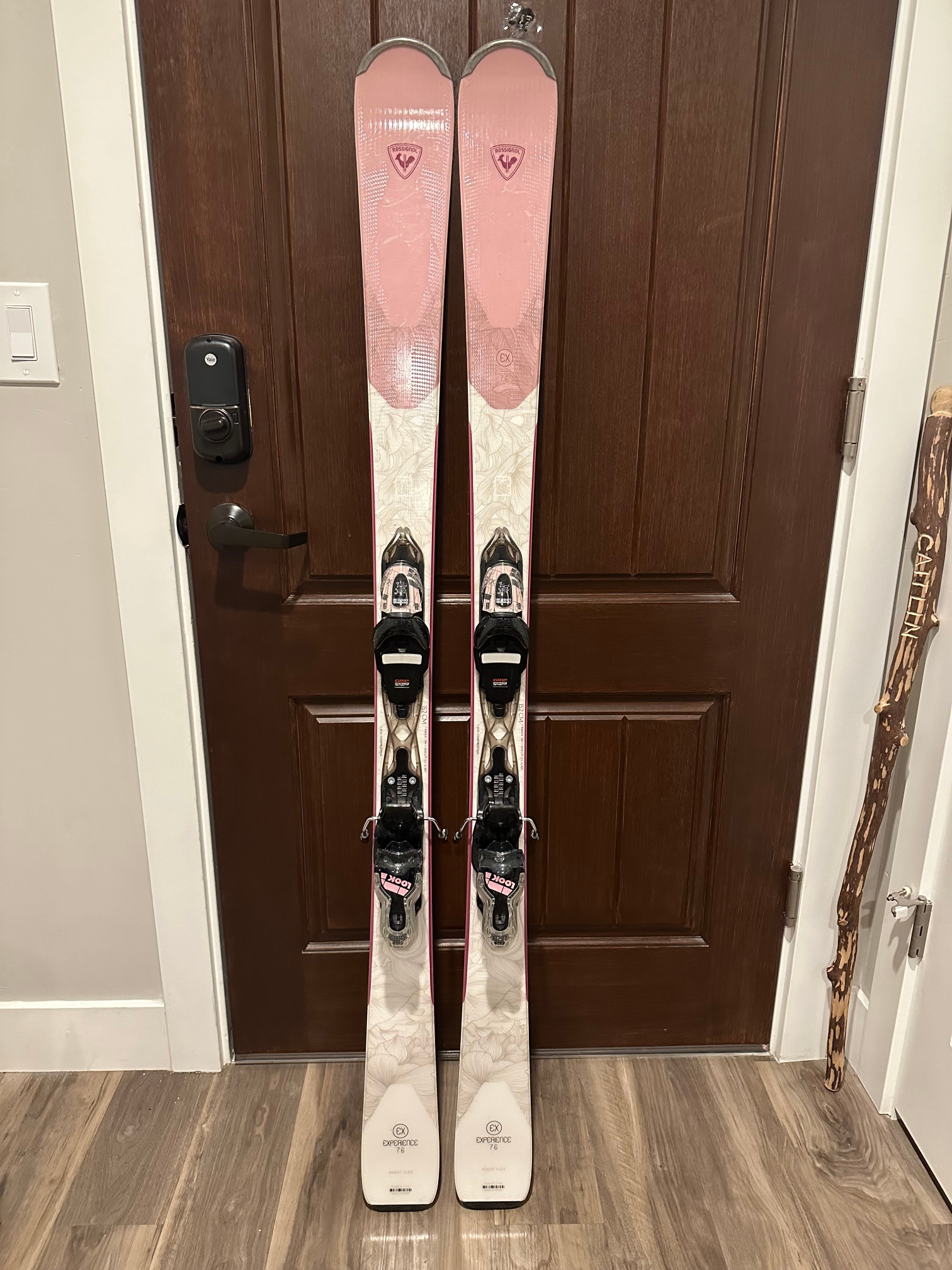 Used Women's 2022 Rossignol 152 cm All Mountain Experience 76 Skis With Bindings Max Din 10