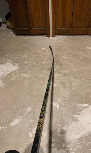 Senior Right Handed P28 Pro Stock Super Tacks AS-VI Pro Hockey Stick