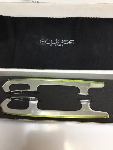 Eclipse Volant 9” Figure Blades