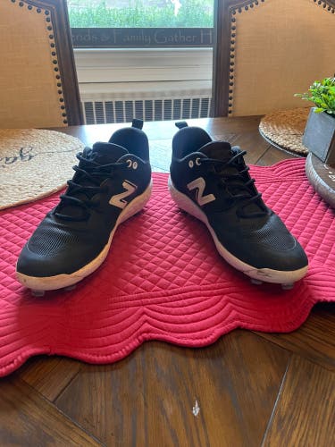 Black/white New Balance metal cleats