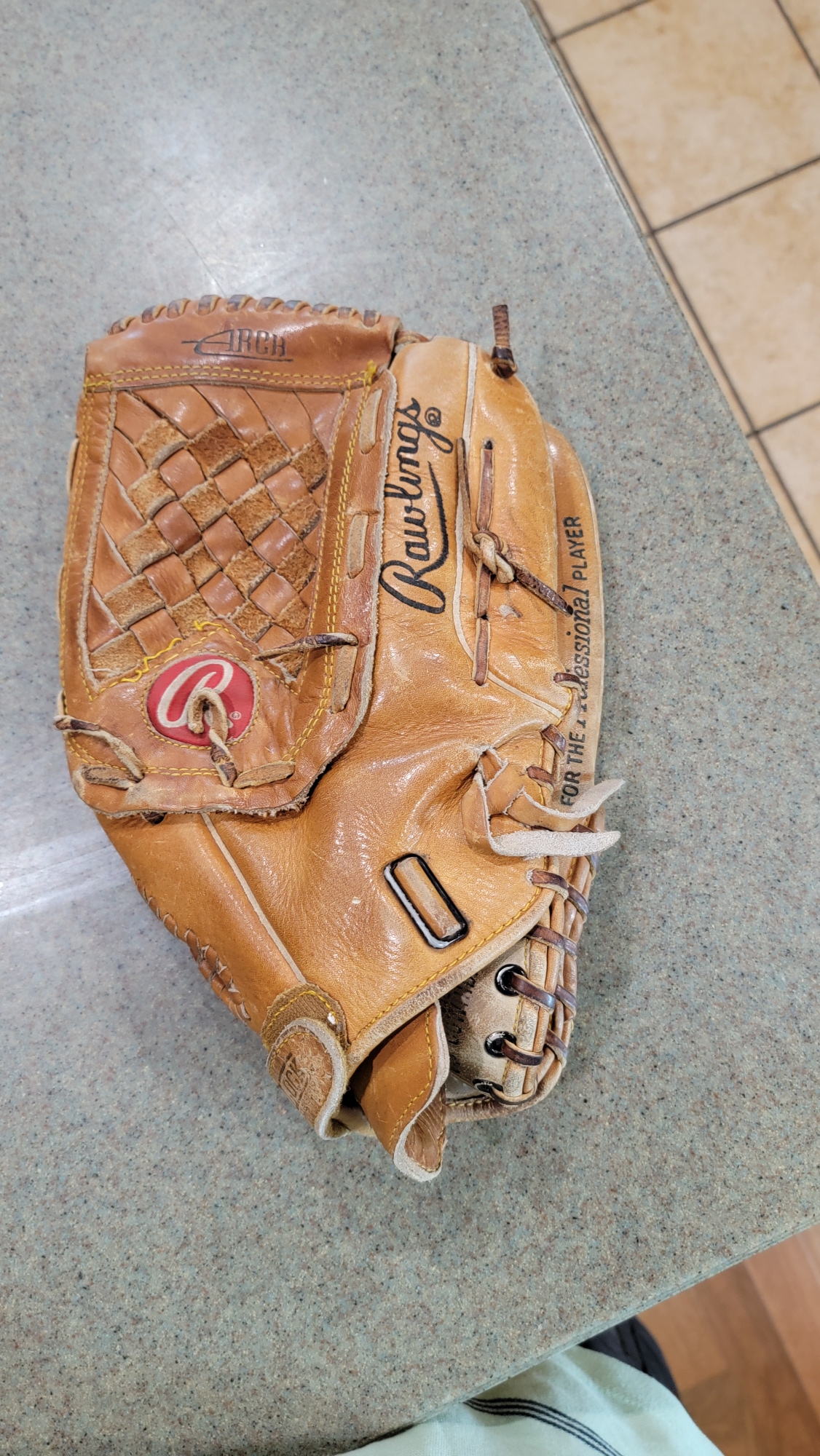 Used Rawlings Right Hand Throw Gold Glove Elite Baseball Glove 13"