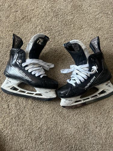 Senior Bauer Regular Width Pro Stock 8.5 Vapor Hyperlite Hockey Skates