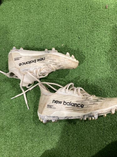 White Youth Used Men's Size 5.5 (Women's 6.5) Molded Cleats New Balance Burn X3 Mid Top Footwear
