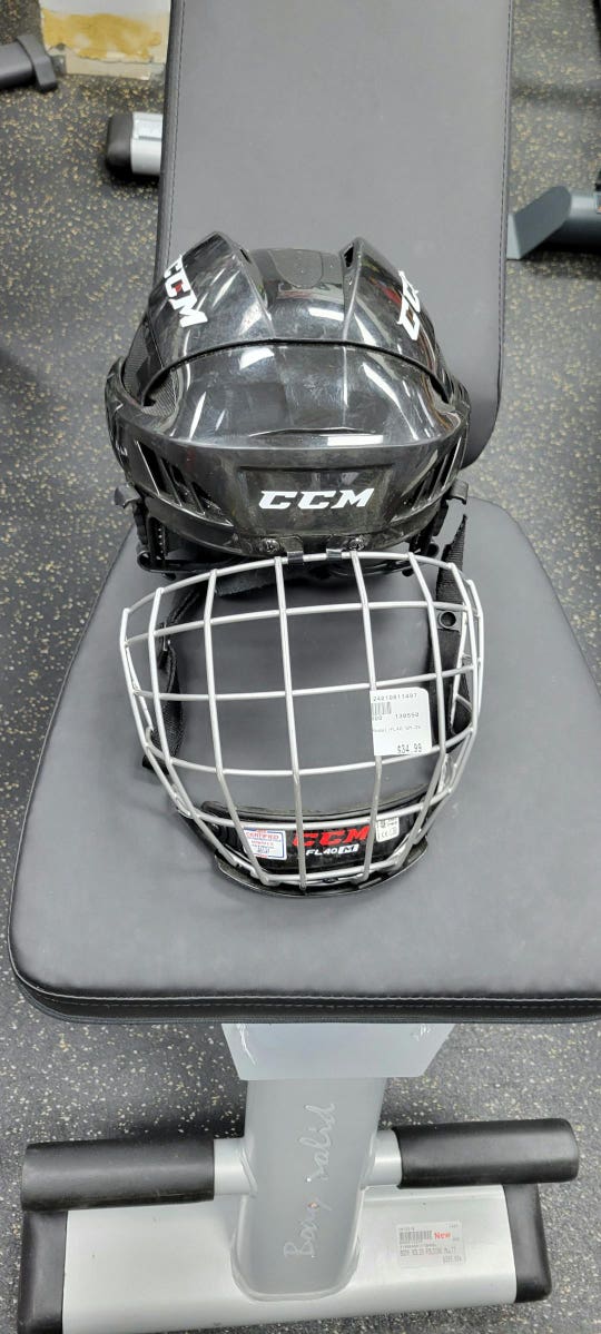 Used Ccm Fl40 Sm-25 Md Hockey Helmets