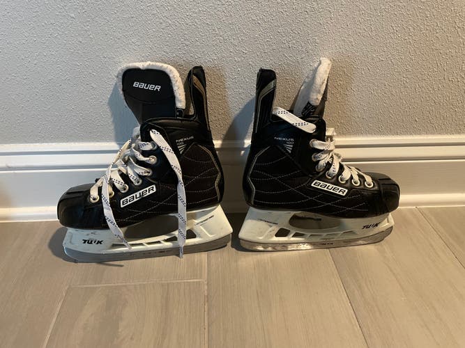 Junior Used Bauer Nexus 100 Hockey Skates Regular Width Size 2