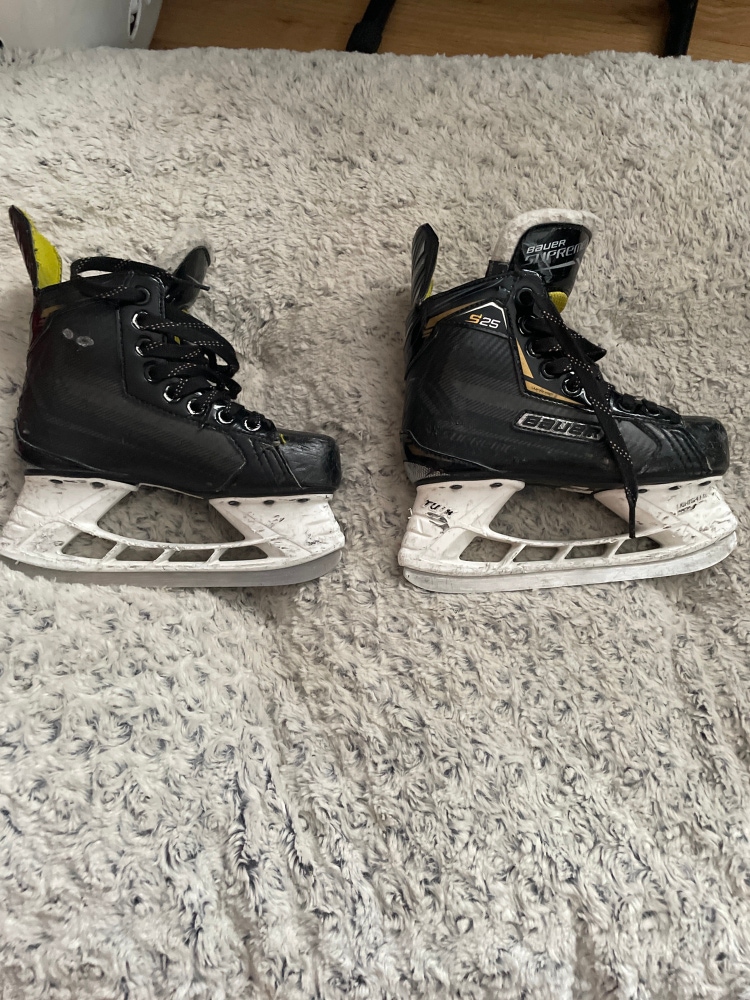 Used Bauer Regular Width  Size 1 Supreme S25 Hockey Skates