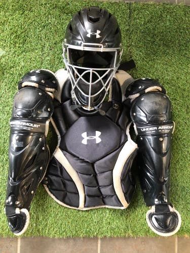 Used Intermediate Under Armour Victory Series Catcher's Set