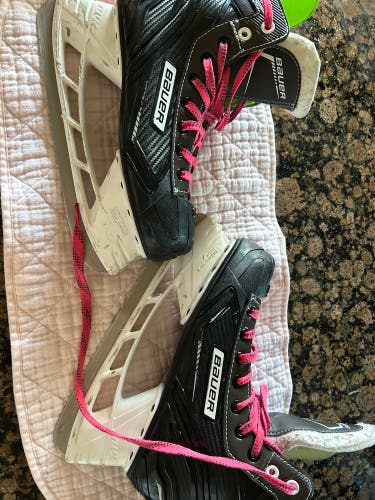 Senior Bauer Regular Width   7 XLS Hockey Skates
