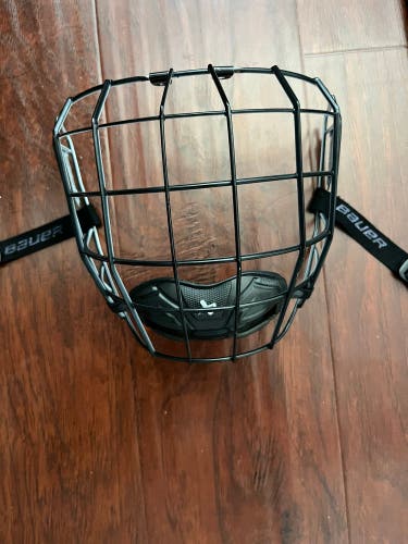 Medium Bauer Profile III Facemask