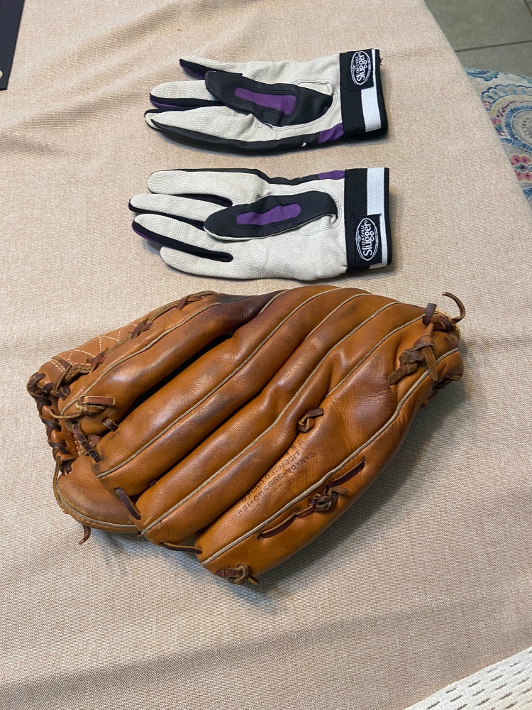 Right Hand Throw 11.5" A2000 Baseball Glove