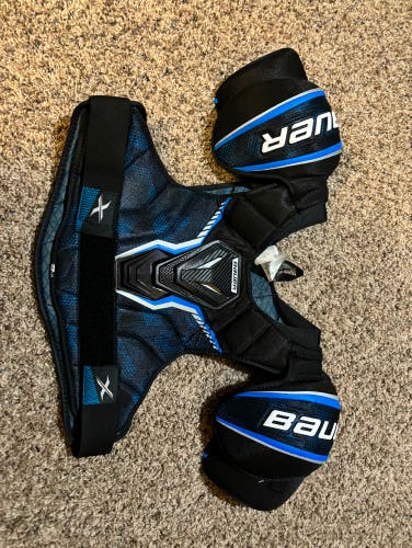 New Large Bauer X Shoulder Pads