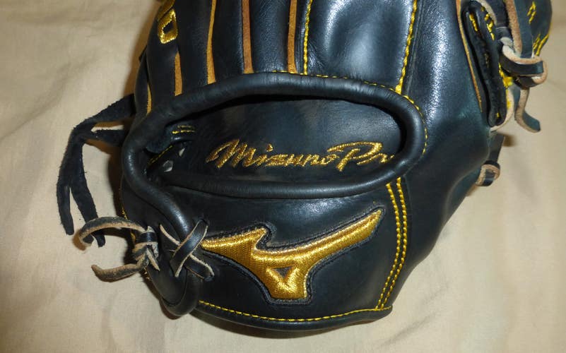 Used 2022 Right Hand Throw Mizuno Infield Pro Baseball Glove 11.5"